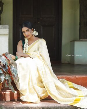 Renu Soundar Instagram - Happy Onam 🌸🌼🌸🌼

May the colour and lights of Onam fill your home with happiness and joy. Have the most beautiful Onam..🌼🌸

Attire ; @arrco_iriisbyallenna 
Photography ; @ishak___ismail 

#kerala #onam #festival