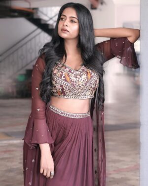 Renu Soundar Instagram - The moments of happiness we enjoy take us by surprise. 💜💜

📸 @shihabu.sbs 
👗 @kizwa_bridal_boutique 
Mua @rajesh_kodungallur 
@afsal_kizwa 
#renusoundar