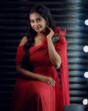 Renu Soundar Instagram - Slaying in red ❤️

📸 @anshad_guruvayoor 
💄 @rajesh_kodungallur
👗 @ecstacy_dubai