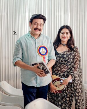 Renu Soundar Instagram - When in the presence of an illuminated person, you start shining bright too…
@director_vinayan 

@_rk_weddings 
#pathonpathamnoottandu  #mentor #blessed #renusoundar