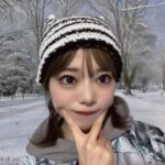 Reo Kurachi Instagram - 最近、冷え込みますね。 手袋をせず外に出ると、気づけば手が真っ赤になっていてびっくり。 でも手袋🧤は、なんかしっくりこなくて、 素手でいることが多いです。 これからもっと寒くなったら、そんな事も言ってられないかもですが😅 このお写真の背景は合成ですが、雪見に行きたいな〜 雪の中入る露天風呂なんか最高ですよね☺️ 舞台とライブが終わったら、ちょっと遠出してみるのもありかな✨♨️