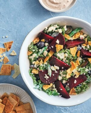 Ricardo Larrivée Instagram - On fait place aux salades-repas qui sont vibrantes de saveurs et de croquant, parce que ça fait du bien de manger des repas plus légers et nourrissants. Voici nos 8 propositions qui combleront vos envies de fraîcheur. 🥗✨⁠
⁠
📷 : Salade ranch au poulet / Salade au kale et aux betteraves / Salade d’amour⁠
⁠
Lien dans le profil (@ricardocuisine) pour voir les recettes.⁠
⁠
_____⁠
⁠
We make way for meal salads that are bursting with flavors and crunch, because it feels good to enjoy lighter and nourishing meals. Here are our 8 suggestions that will satisfy your cravings for freshness. 🥗✨⁠
⁠
📷 : Ranch Chicken Salad / Kale and Beet Salad / Love Salad⁠
⁠
Link in the profile (@ricardocuisine) to view the recipes.