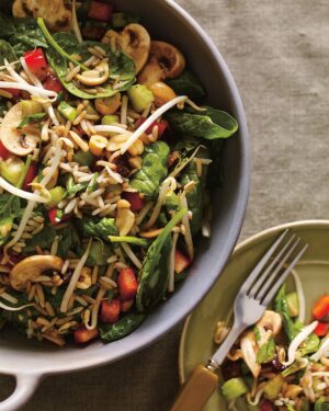 Ricardo Larrivée Instagram - On fait place aux salades-repas qui sont vibrantes de saveurs et de croquant, parce que ça fait du bien de manger des repas plus légers et nourrissants. Voici nos 8 propositions qui combleront vos envies de fraîcheur. 🥗✨⁠
⁠
📷 : Salade ranch au poulet / Salade au kale et aux betteraves / Salade d’amour⁠
⁠
Lien dans le profil (@ricardocuisine) pour voir les recettes.⁠
⁠
_____⁠
⁠
We make way for meal salads that are bursting with flavors and crunch, because it feels good to enjoy lighter and nourishing meals. Here are our 8 suggestions that will satisfy your cravings for freshness. 🥗✨⁠
⁠
📷 : Ranch Chicken Salad / Kale and Beet Salad / Love Salad⁠
⁠
Link in the profile (@ricardocuisine) to view the recipes.
