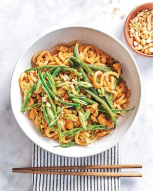 Ricardo Larrivée Instagram - Au menu cette semaine, des assiettes remplies de bons légumes pour affronter le froid de mi-janvier. Saveur et réconfort sont au rendez-vous! 🫛

🍽️: Risotto aux boulettes de porc et aux pois sucrés / Nouilles udon au tofu et aux haricots verts / Poulet toscan / Ratatouille express et galettes de pommes de terre / Morue et maïs, bouillon au cari épicé

Lien dans le profil (@ricardocuisine) pour voir le menu.

___________

This week’s menu features plates filled with delicious vegetables to face the mid-January cold. Flavor and comfort are on the agenda! 🫛

🍽️: Risotto with Pork Meatballs and Sugar Snap Peas / Udon Noodles with Tofu and Green Beans / Tuscan-Style Chicken / Quick Ratatouille with Hash Browns / Cod and Corn in Spicy Curry Broth

Link in the profile (@ricardocuisine) to view the menu.