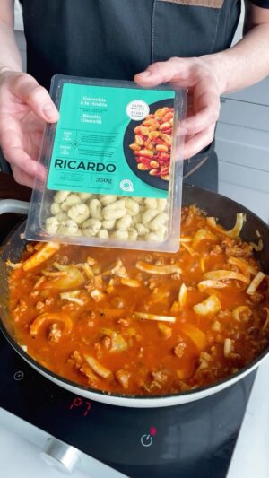 Ricardo Larrivée Instagram - En 25 minutes sonnées, on a un repas à l’italienne qui fait l’unanimité dans la famille. 🍅

Mention spéciale aux minibocconcinis qui fondent dans la bouche. Ne les oubliez surtout pas comme Sébastien! Lien dans le profil (@ricardocuisine) pour la recette.