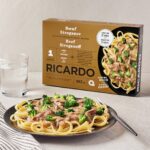 Ricardo Larrivée Instagram - Nos plats individuels surgelés sont faits d’ingrédients de qualité et sont préparés au Québec. Élaborés selon des recettes familiales, ces repas cuisinés sont parfaits pour les lunchs ou les soupers pressés. Découvrez-les en exclusivité chez IGA dans les produits surgelés en épicerie. 🍛 Lien dans le profil (@ricardocuisine) pour les découvrir.