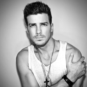 Rick Malambri Instagram - T-minus 2hrs West Coast (East Coast Live now)! Hope you’re all caught up on @cwjanethevirgin, because you won’t want to miss tonight’s episode! But also because your boy is in it! 📸by: @bradley206 #DreamLoudOfficial #JaneTheVirgin