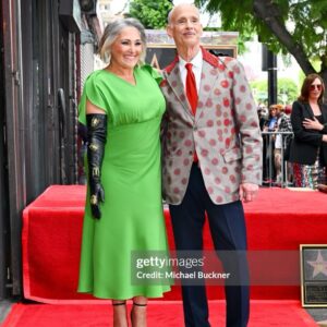 Ricki Lake Instagram - Today was incredible! Honored to be celebrating my mentor,
director and friend of 36 years.  Congratulations #johnwaters!  @hwdwalkoffame ⭐️
@outfest @academymuseum 
Getting his 🌸! 
📸  @cpizzello 
📸 @hairbyhavana5 
📸 @bucknerphoto 
♥️