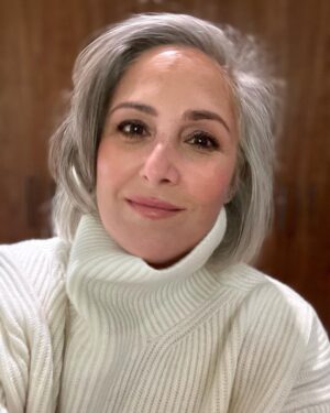 Ricki Lake Instagram - So…. Today was fun. A rare day when I got dressed in real clothes and everything. Thx to the amazing team at @romper. Excited to share more soon. 
#grateful #thebusinessofbeingborn 
15 years later.