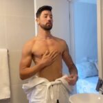 Rico Melquiades Instagram - Quem disse que não é possível relaxar e ficar bem com o corpo? Com o óleo corporal da @rosaselvagem m, meus problemas tão resolvidos: clareamento de manchas sem danos, hidratação prolongada com alívio das irritações, reduz estrias, trata foliculite e, o melhor: aquele cheirinho que deixa qualquer um doidinho. 😏 Adquira agora o seu com FRETE GRÁTIS e desconto de 10% com o meu cupom RICO10. 🙌🏼 *publi
