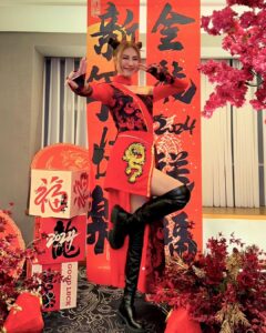 Ring Liao Instagram - 金龍報喜🐉 新年快樂 恭喜發財💰 🧧🧧🧧🧧🧧🧧🧧🧧 今年過年報喜圖夠有誠意了吧！ 又金又紅又龍！象徵今年紅紅火火🧨旺旺旺！ 祝大家平安健康 好運龍總來❤️‍🔥