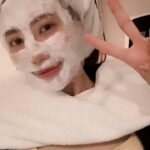 Ring Liao Instagram - 來 你可以再近一點～ 每次打完皮秒的亮度,就是不用底妝也可以出門見人✨ 我是固定2-3個月會打一次保養 都是交給 @essenangeloclinic 來客製化皮秒的內容 術後的保養品當然也不可以亂用 單純的玻尿酸+神經醯氨是我固定的［1+1修復精華液］ 都不知道用掉幾罐空瓶了 到現在還是會一直回購！ 連每天擦的防曬也是 @triplus_tw 他們家的 因為不油！無色！上臉的感覺又很保濕！ 同時又有SPF 50+ PA++++ 歡迎去調我的消費記錄😂 我真的每天用，因為真的很好用!! 我特別爭取到了50份試用包 放在 @weeefitness 給店內的會員們試用 有興趣的大家可以來索取唷！ 購買資訊可以直接上 @triplus_tw 官網 或是到 @essenangeloclinic 直接購買唷！ 璞之妍 Essenangelo