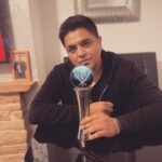 Rishi Rich Instagram - In 2020 The Sikh Awards honored me with the "Sikh in Entertainment Award ' unfortunately due to COVID restrictions I could not attend. Finally I have it my hands, thank you my brothers @muneerofficial_ & @mentorbeats @thesikhawards 💙🤍. ( 📸 by @harjit22kaur / Mum ) 😊 Harrow, United Kingdom
