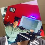 Rishi Rich Instagram - Thanks to all who have inquired about and signed up for my upcoming mentorship program! I appreciate the message from my student in Mumbai 🇮🇳. Armaan completed a month-long internship at my studio in London 🇬🇧, which was a valuable learning experience for him in recording and songwriting sessions. For more information, please email me at Studio@musicbyrr.com. @armaansamtani