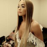 Rita Ora Instagram - Who saw that one coming cos I didn’t!! 🎭🤯 Which one was your favourite performance tonight?? @maskedsingeruk