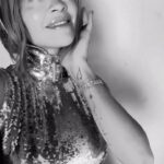 Rita Ora Instagram - Thanks for all the looove on the new version of Shape Of Me with @keithurban!! 🎸✨ You guys have made this song even more special and I didn’t think that was possible 💖