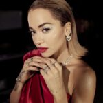 Rita Ora Instagram - Hope everyone is having a beaaaautiful Christmas!! ❤️🎄🧑‍🎄🎁 Gather the fam, grab a hot chocolate and let’s celebrate together with the Christmas Special of @maskedsingeruk tonight at 7:30pm on ITV1! 🥰