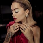 Rita Ora Instagram - Hope everyone is having a beaaaautiful Christmas!! ❤️🎄🧑‍🎄🎁 Gather the fam, grab a hot chocolate and let’s celebrate together with the Christmas Special of @maskedsingeruk tonight at 7:30pm on ITV1! 🥰