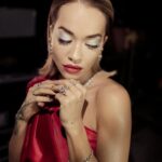 Rita Ora Instagram - Hope everyone is having a beaaaautiful Christmas!! ❤️🎄🧑‍🎄🎁 Gather the fam, grab a hot chocolate and let’s celebrate together with the Christmas Special of @maskedsingeruk tonight at 7:30pm on ITV1! 🥰