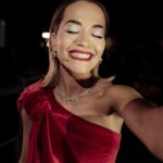Rita Ora Instagram - Hope everyone is having a beaaaautiful Christmas!! ❤️🎄🧑‍🎄🎁 Gather the fam, grab a hot chocolate and let’s celebrate together with the Christmas Special of @maskedsingeruk tonight at 7:30pm on ITV1! 🥰
