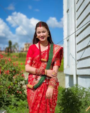 Riyasha Dahal Instagram - “सोम्बार, तृतीय तिथि, तिज, संक्राती, विस्वकर्मा पुजा” एकदमै शुभ दिनमा यसपाली तिज परेकोमा व्रत बस्नु हुने, नहुने सबैको कल्याण होस्। 🙏🏻 शुभ-तिज ♥️ 🧿#teej2080