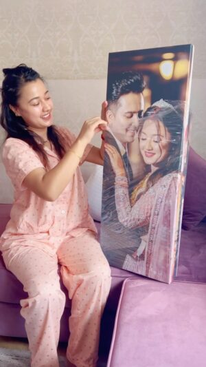 Riyasha Dahal Instagram - A happy customer. This is really so beautiful. 😍😍 Thank u so much @canvas_and_mural_sansar 😊🙏🏻 #riyashadahal #canvasart #family