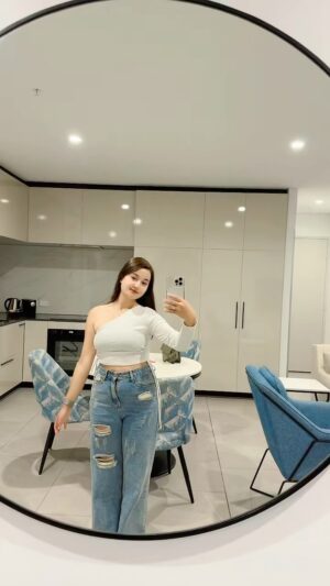 Riyasha Dahal Instagram - Kapal korne kaiyo le nai ho 😁 #riyashadahal #meritonsuites #australia