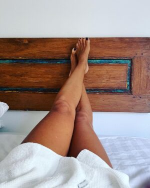 Roberta Giarrusso Instagram - In vacanza? No sto facendo asciugare lo smalto! 🤣