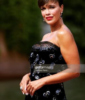 Roberta Giarrusso Instagram - È sempre una grande emozione! 

@labiennale 
@giorgioarmani 
@bulgari 
@simonebellimakeup 
@lauracasato 
@francesca_amenta_ 
@kerastase_official 
@lorealpro