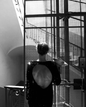 Roberta Giarrusso Instagram - Dimenticare rende la vita qualcosa di tangibile  che teniamo tra le mani, senza pieghe nascoste nel passato

Pic by @gioelevettraino 🖤