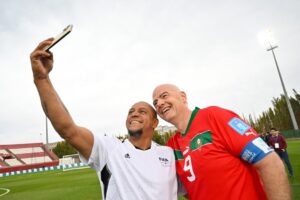 Roberto Carlos Instagram - Feliz aniversário presidente @gianni_infantino 👏🏼👏🏼