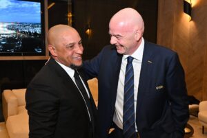 Roberto Carlos Instagram - Feliz aniversário presidente @gianni_infantino 👏🏼👏🏼