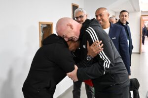Roberto Carlos Instagram - Feliz aniversário presidente @gianni_infantino 👏🏼👏🏼