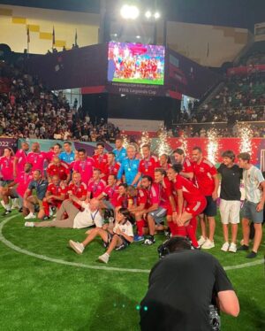 Roberto Carlos Instagram - Congratulations to FIFA for organising this great tournament. Always good to be back on the field and play with old friends. @fifaworldcup 

Parabéns à FIFA pela organização desse torneio de lendas. Bom poder voltar aos gramados e rever velhos amigos. Mais uma taça pra conta 😂😂