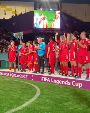 Roberto Carlos Instagram - Congratulations to FIFA for organising this great tournament. Always good to be back on the field and play with old friends. @fifaworldcup 

Parabéns à FIFA pela organização desse torneio de lendas. Bom poder voltar aos gramados e rever velhos amigos. Mais uma taça pra conta 😂😂