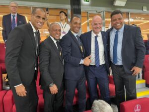 Roberto Carlos Instagram - Bom dia, seguimos 👏👏👏👏👏👏👏 @fifaworldcup #fifalegends @entourage_sport