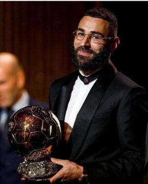 Roberto Carlos Instagram - Enhorabuena lindo ,el mundo del fútbol te ama , felicidades @karimbenzema .