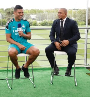 Roberto Carlos Instagram - Lindoooo muito obrigado por vestir a camisa do @realmadrid por tantos anos e ajudar a conquistar tantos títulos , muita sorte nessa nova etapa na tua vida menino lindo 👏👏👏👏👏👏