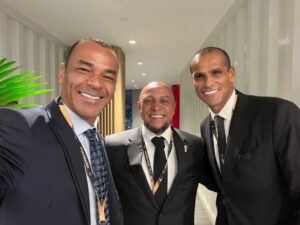 Roberto Carlos Instagram - Bom dia, seguimos 👏👏👏👏👏👏👏 @fifaworldcup #fifalegends @entourage_sport