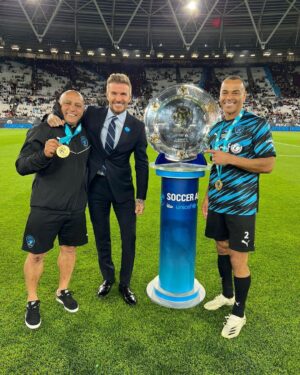 Roberto Carlos Instagram - Outro título da @socceraid @davidbeckham @cafu2 👏👏