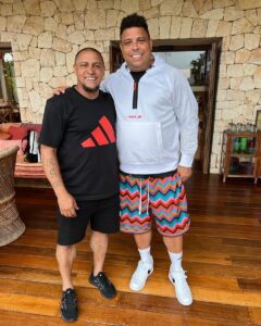 Roberto Carlos Instagram - Feliz em ver vocês , obrigado por me receber tão bem como sempre @ronaldo @celinalocks Ibiza, Spain