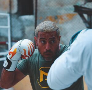 Roberto da Costa Instagram - Punching myself into the weekend 😀 #boxing #myself #into #he #weekend @saintsandstars #with #holybox #and #holyshred #saintsandstars #nextlevelgym #amsterdam #box #training #in #cuba #robertodacosta #havana #enjoy #your #weekend