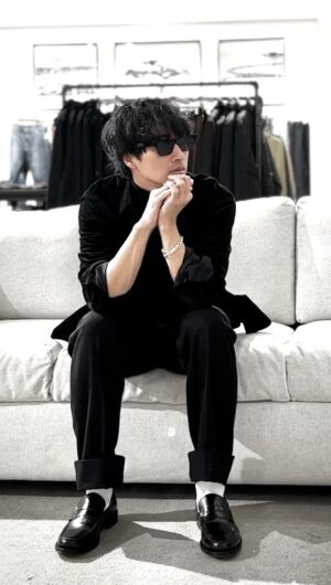 Robin Furuya Instagram - My fall style with @bananarepublic_jp

個人的に色味でコーデをまとめることが多い 
黒は黒、茶色は茶色、
その中で素材やテイストを変えていく

#PR #TheBRLook #バナナリパブリック　#バナリパ　＃横浜ランドマークプラザ　＃ホリデースタイル