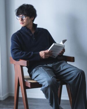 Robin Furuya Instagram - Loving the new collection from
@bananarepublic_jp 
 
シンプルかつ上品なピーコートに大好きなモックネックセーターを合わせました。
個人的に冬は首元まである服が好き
 
30歳を超えてからどんどんシンプルな服で楽しむ事が増えてきた気がする。
物が溢れてる時代だからこそ上質な素材を使用している服を大切に着る
 
服が楽しい季節がすぐ目の前
ぜひスタイリング真似してみて
俺は身長182cmでサイズLだよー
 
#PR#TheBRLook #バナナリパブリック　#バナリパ　#ピーコート　#ホリデースタイル