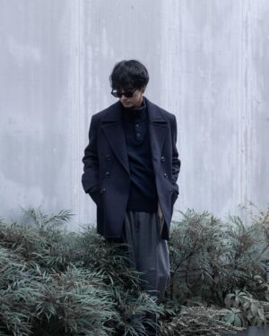 Robin Furuya Instagram - Loving the new collection from
@bananarepublic_jp 
 
シンプルかつ上品なピーコートに大好きなモックネックセーターを合わせました。
個人的に冬は首元まである服が好き
 
30歳を超えてからどんどんシンプルな服で楽しむ事が増えてきた気がする。
物が溢れてる時代だからこそ上質な素材を使用している服を大切に着る
 
服が楽しい季節がすぐ目の前
ぜひスタイリング真似してみて
俺は身長182cmでサイズLだよー
 
#PR#TheBRLook #バナナリパブリック　#バナリパ　#ピーコート　#ホリデースタイル