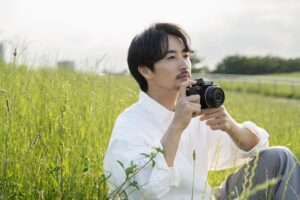 Robin Furuya Instagram - 今回新しく発売するNikonのフルサイズミラーレスカメラ「Z f」で、イメージモデルを務めさせていただきます 

 https://www.nikon-image.com/sp/zf/ 

 長年愛されているFM2によりそったNikon伝統の美しいボディーと最新が織りなすZ f 
使っていて心が躍るカメラで撮影中も本当楽しかった 
 Z fは、10月発売予定、そのときに新たなお知らせも… 
楽しみにしていてください。
 
I'm pleased to announce that I'll be taking on the role of the image model for Nikon Zf. 

 Being a passionate photographer, I feel truly honored to be a part of this and can't wait to start using the Zf camera. 

 You can expect its release by the end of October, and I'll be sharing more information soon, so please stay tuned!

#Zf
#Nikon
#愛しさを形に
#nikoncreators
#PR