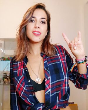 Rocío Vidal Instagram - Salud, rock and roll y mirad mi último vídeo que lo tenéis en la bio 🤘♥️