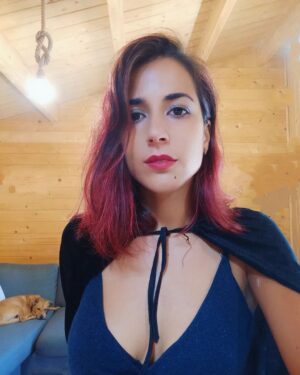 Rocío Vidal Instagram - De esta guisa, acabo de grabar vídeo para el canal, y sólo puedo decir...
Hail Satan...? 😈

P.D:  A Lennon no le apasiona la idea.