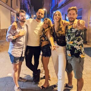Rocío Vidal Instagram - Qué GANAS tenía de juntarnos de nuevo ♥️
P.D:Soy diminuta entre estos cuatro 😔✌️