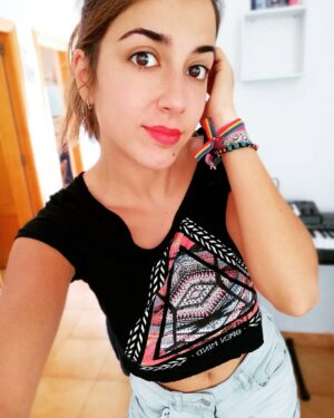 Rocío Vidal Instagram - Ayer puse un tuit defendiendo los derechos LGTB y a muchos señores les molestó tanto que recibí decenas de insultos. Así que aquí también lo quiero dejar claro: Sí, pertenezco al colectivo y no lo oculto; sí, defiendo los derechos humanos sin medias tintas; y sí, en esto me tendréis siempre enfrente.
Y si no os gusta, cerrad la puerta al salir.
#pride 🏳️‍🌈